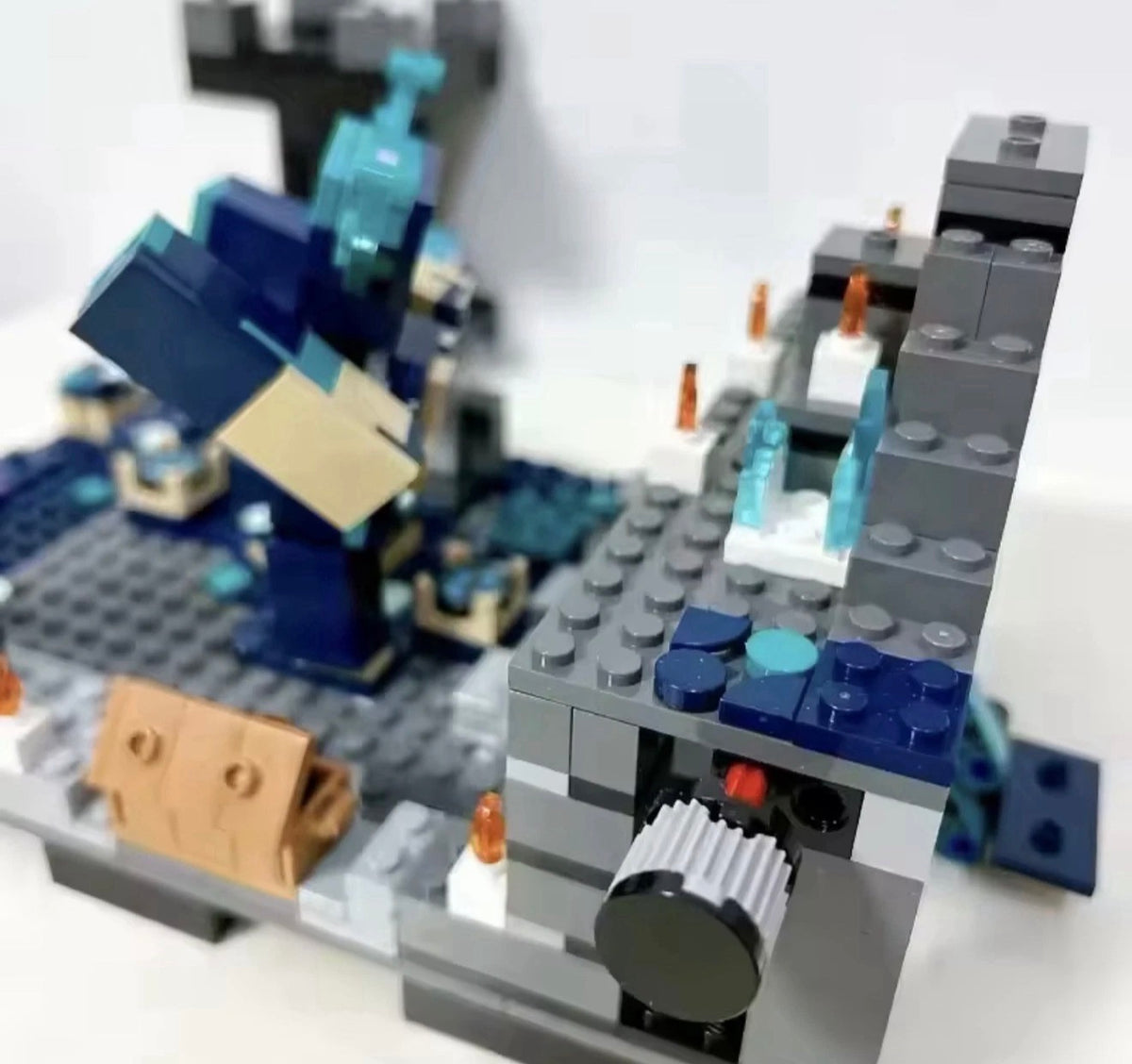 Minecraft The Deep Dark Battle Building Block Set 584pcs With 3 Figures